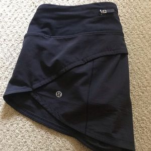 Lululemon black speed up shorts 2.5 size 4